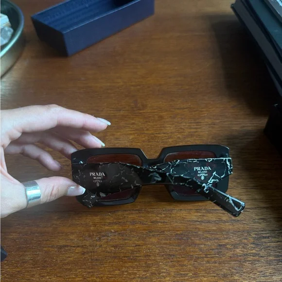 Prada Black sunglasses with red lenses - Picture 4 of 8